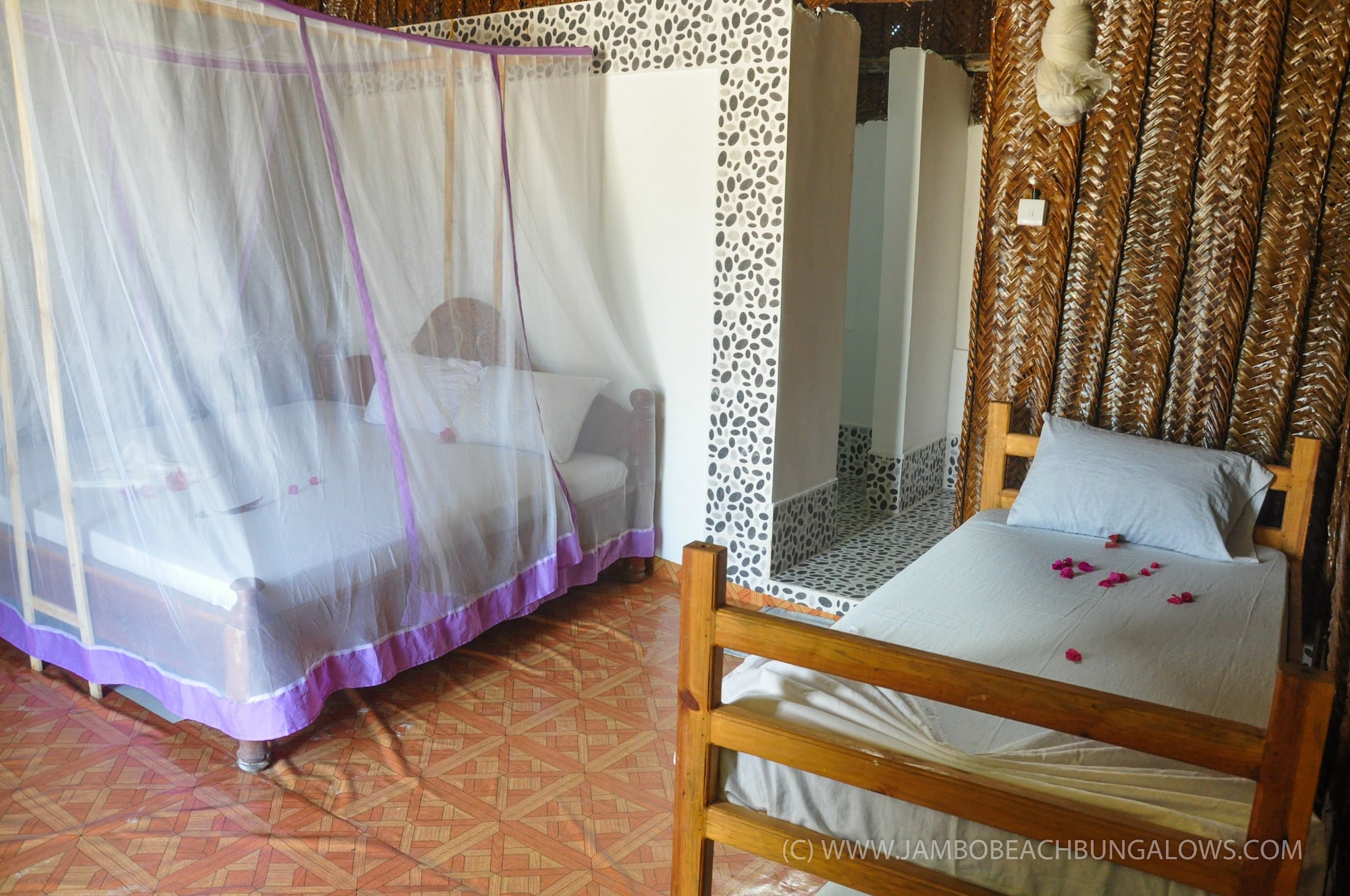 ROOM, DOUBLE BED