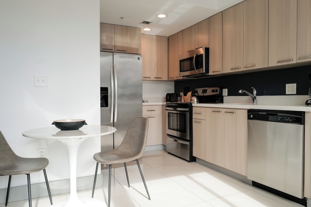 Roami at Habitat Brickell 50/50