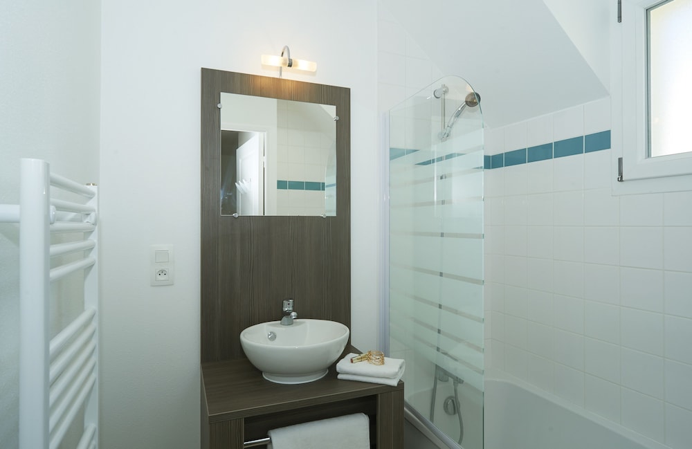 3 Bedrooms, Duplex, Family, Cabin, 4 Beds, Garden View, Sofa، Residence Nemea Le Domaine De La Baie 4/6