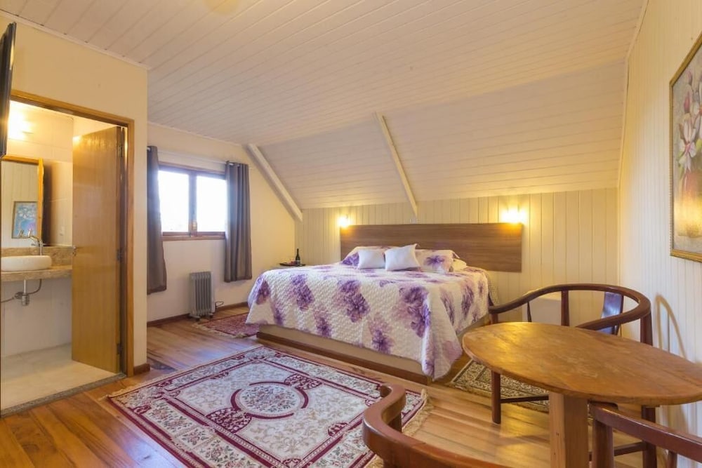 جناح سوبيريور بسرير كينج بإطلالة على الجبل، Villa Hegus 4/10
