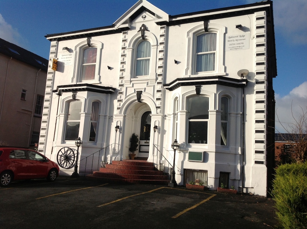 Balmoral Lodge Hotel 4/42