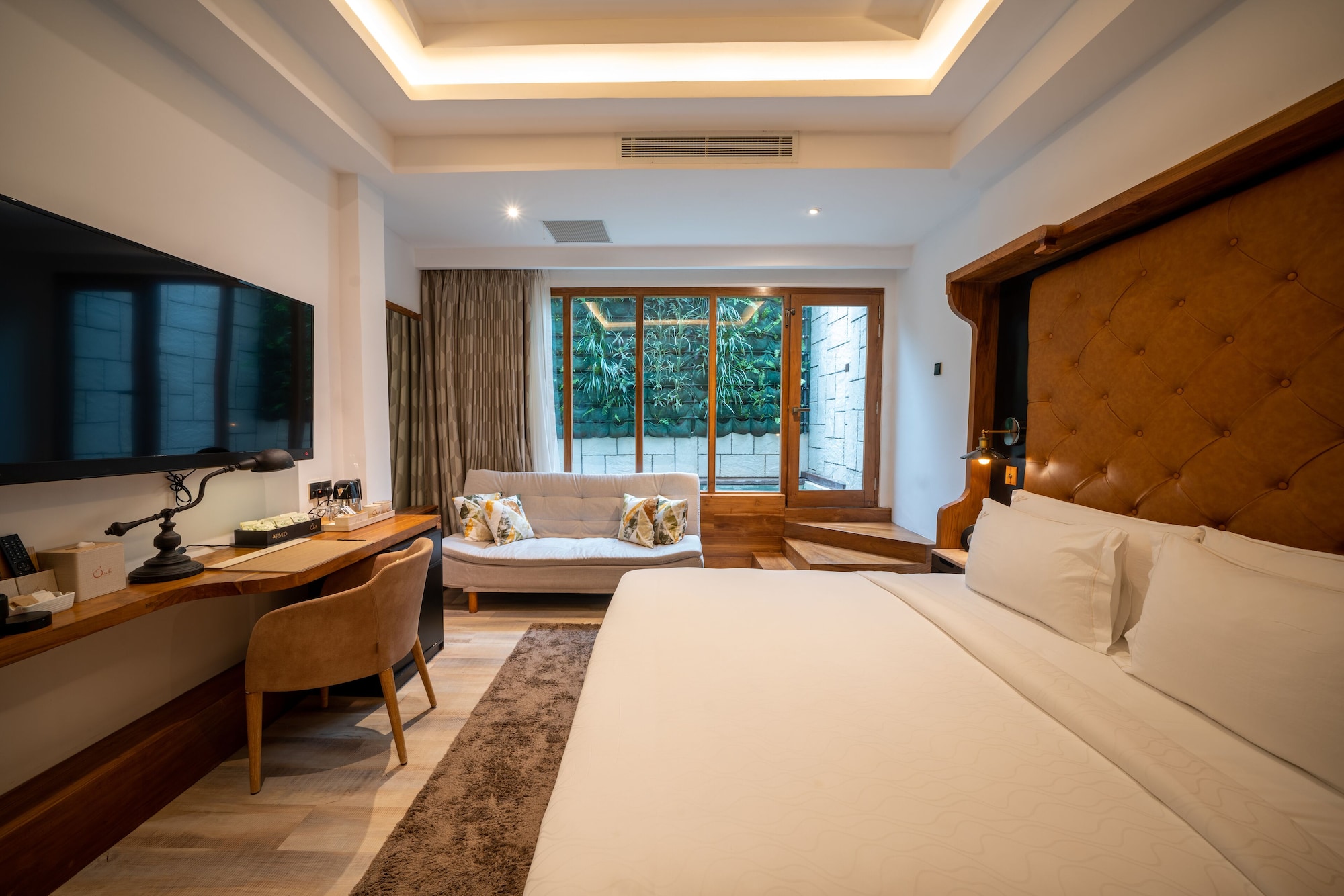 Suite, King Bed, Plunge Pool