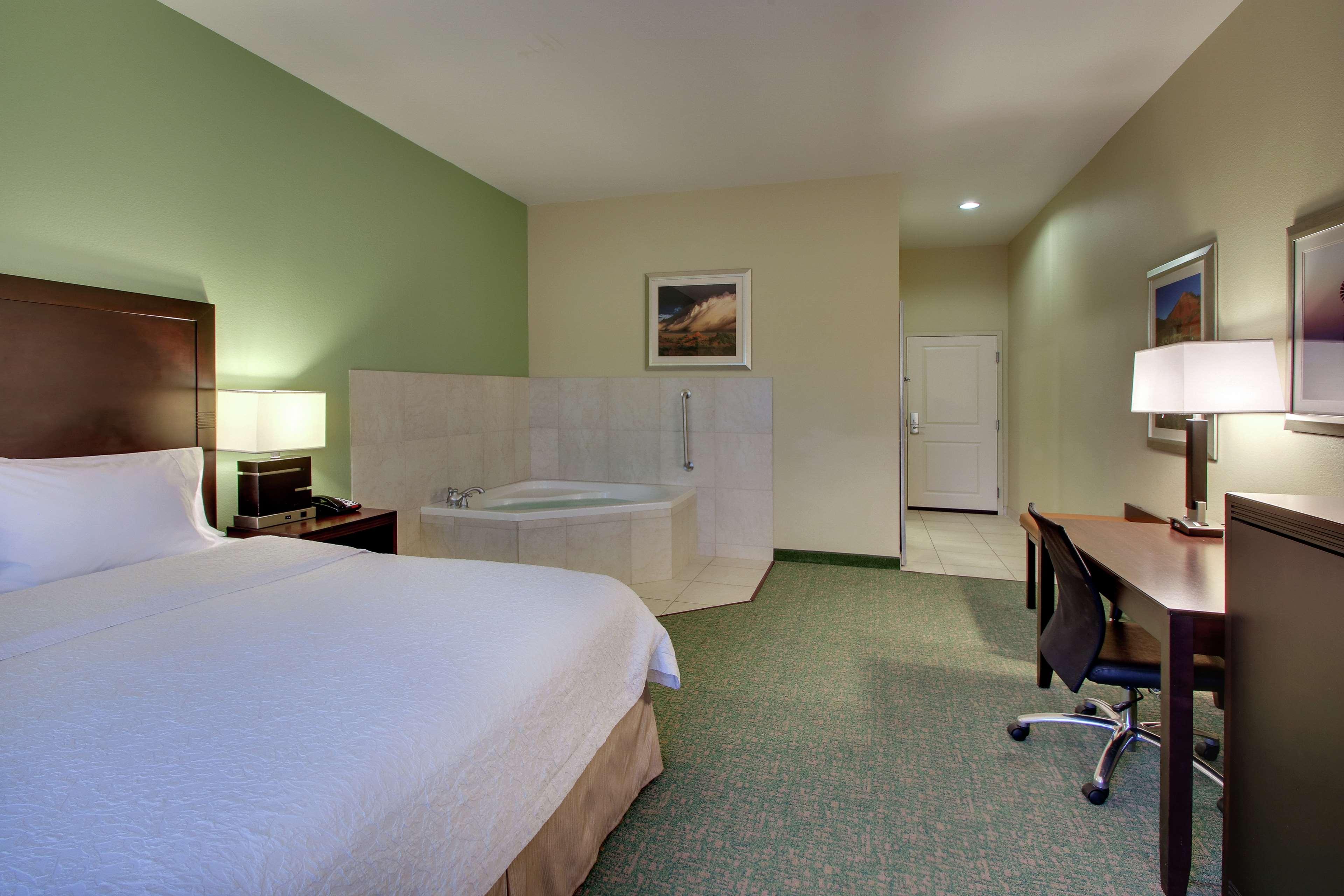 Room, King Bed, Hot Tub