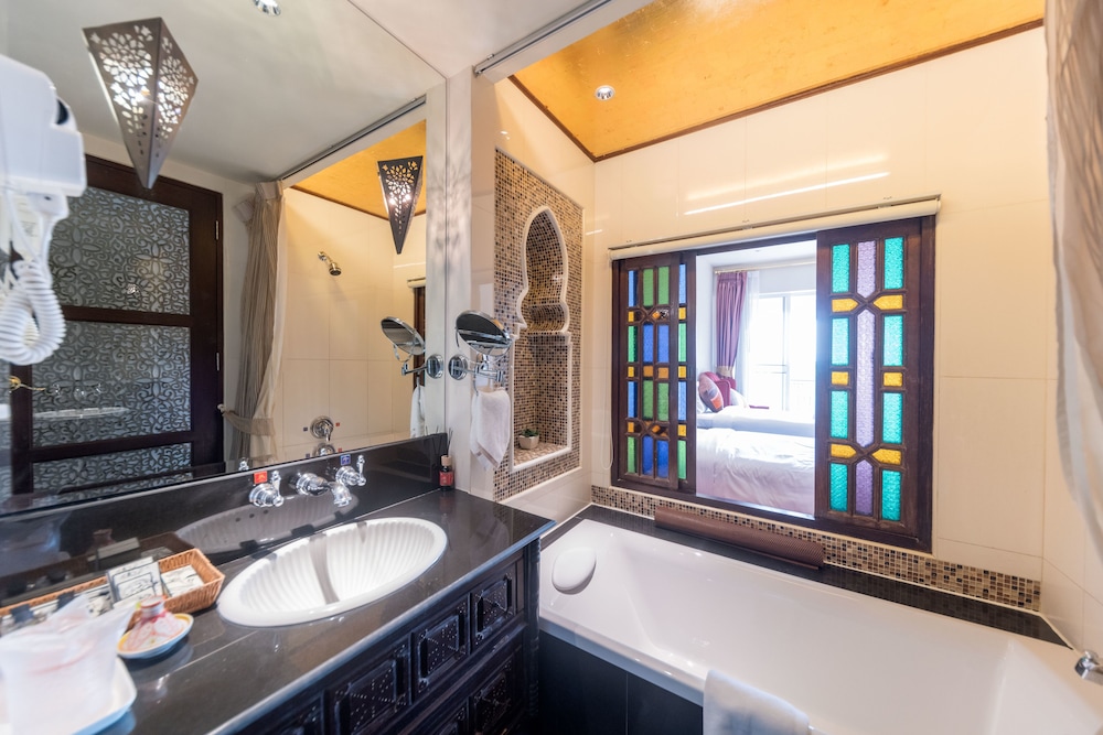 Sheik Hotel 43/46