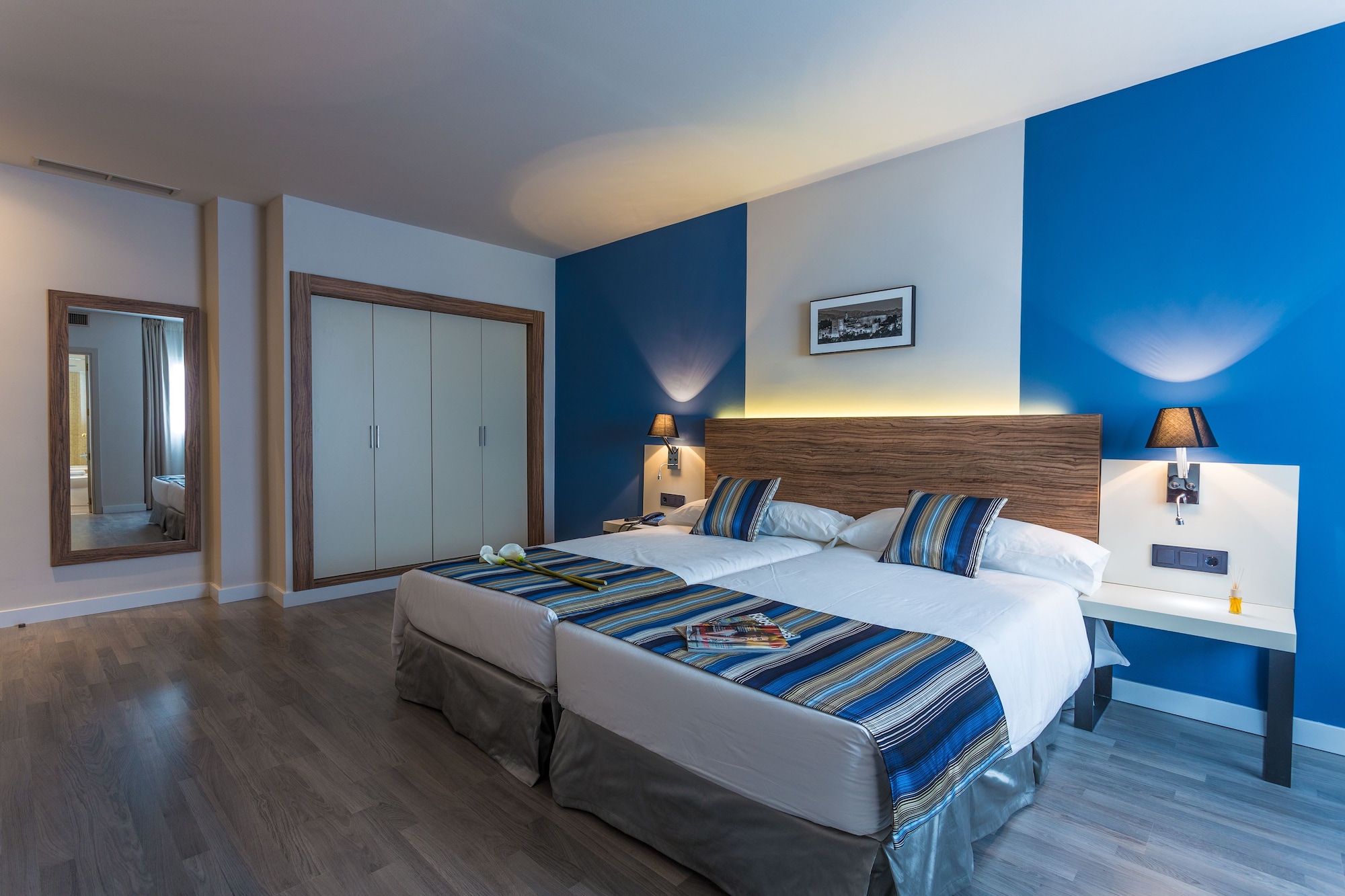 غرفة ثلاثية بفراش فوتون وسريرين منفصلين، Urban Dream Granada 2/6