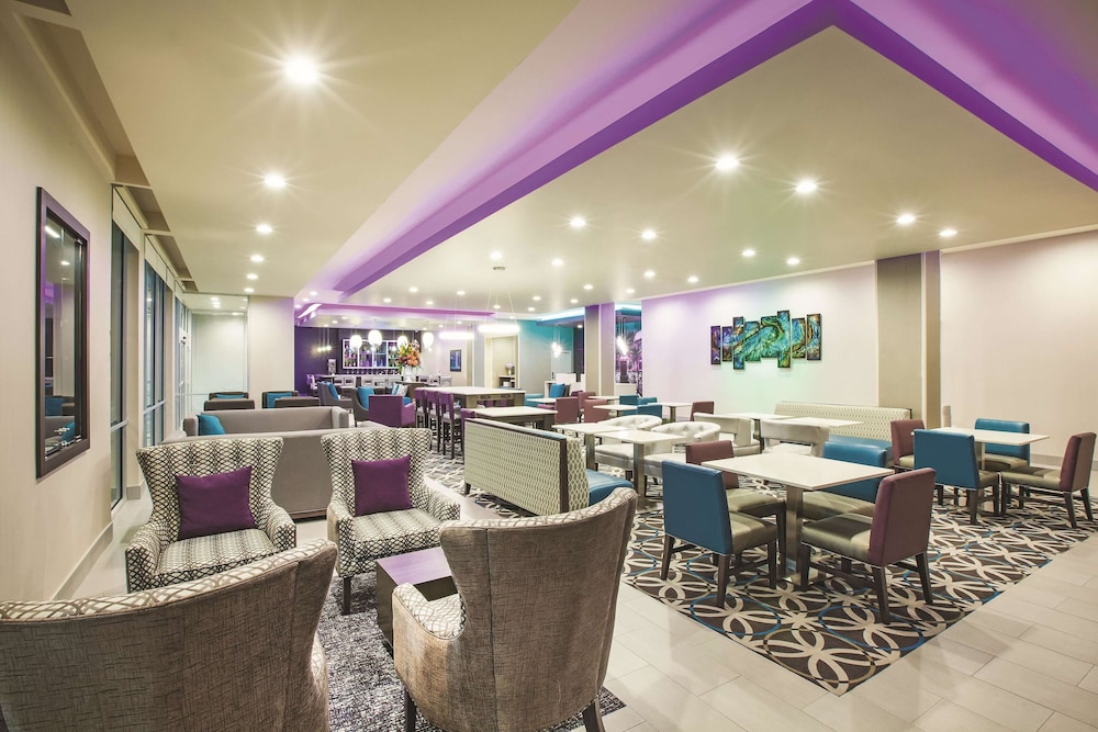 La Quinta Inn Suites By Wyndham Mcallen La Plaza Mall 46/62