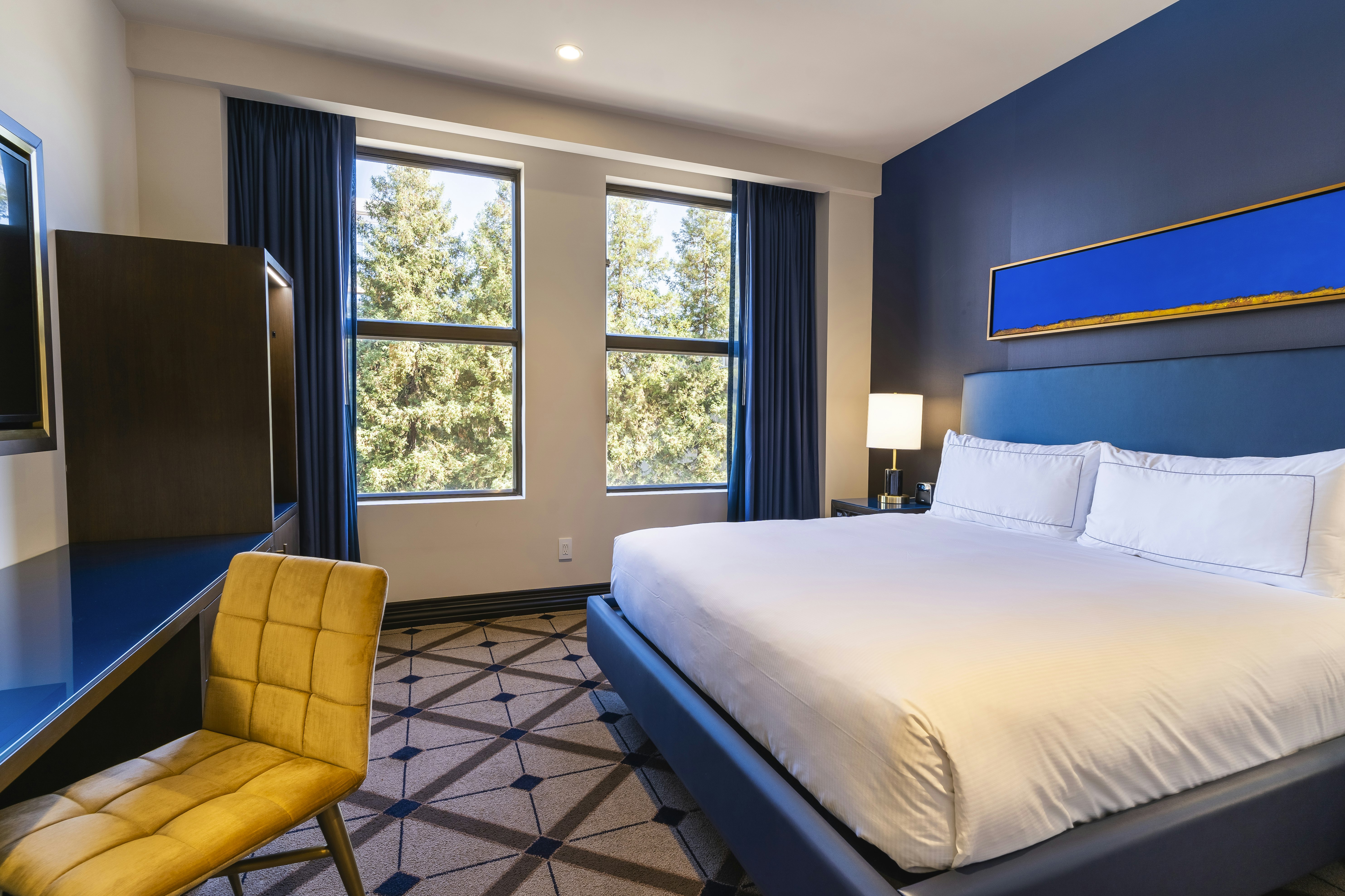 ROOM, KING BED