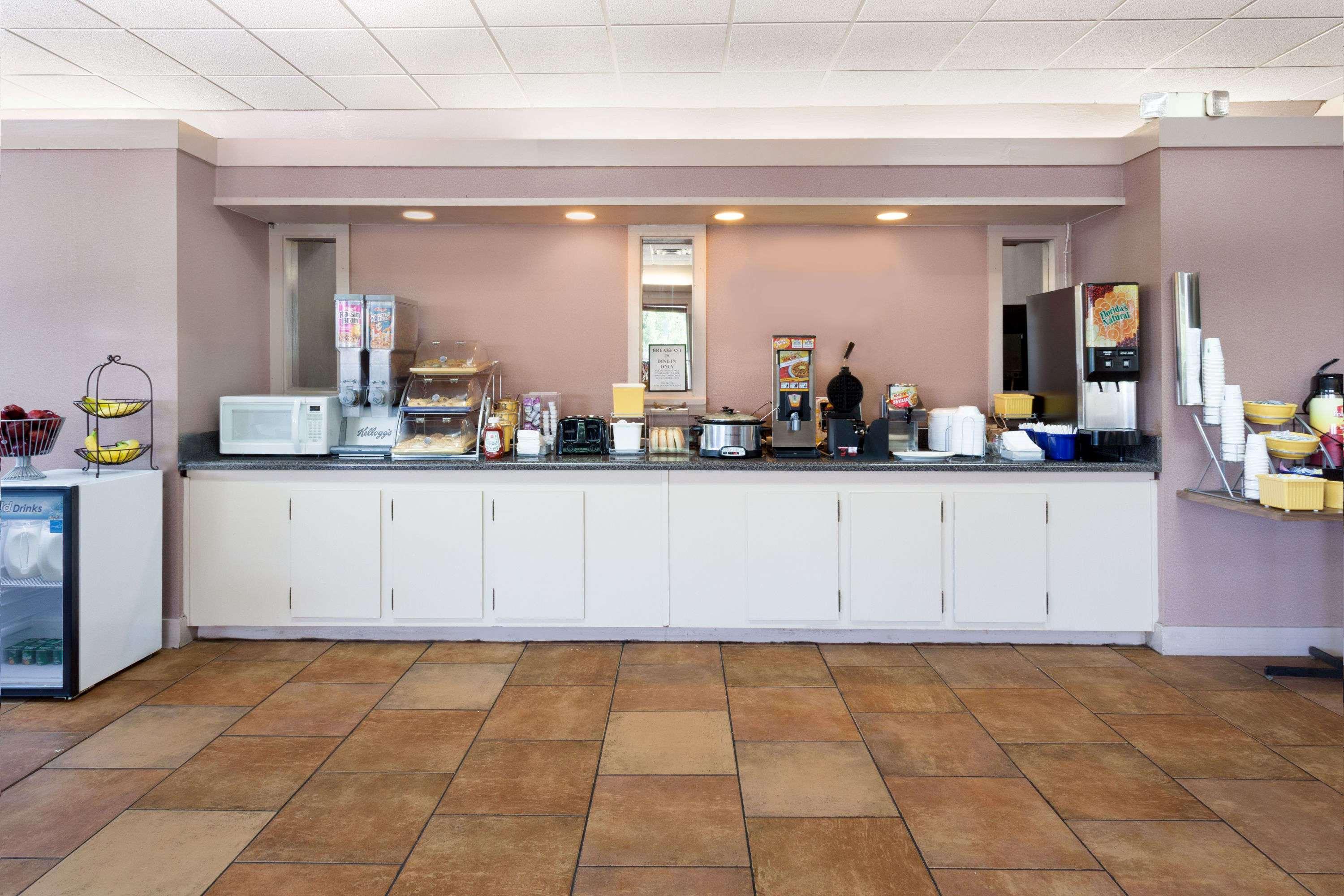Days Inn By Wyndham Cullman 5/26