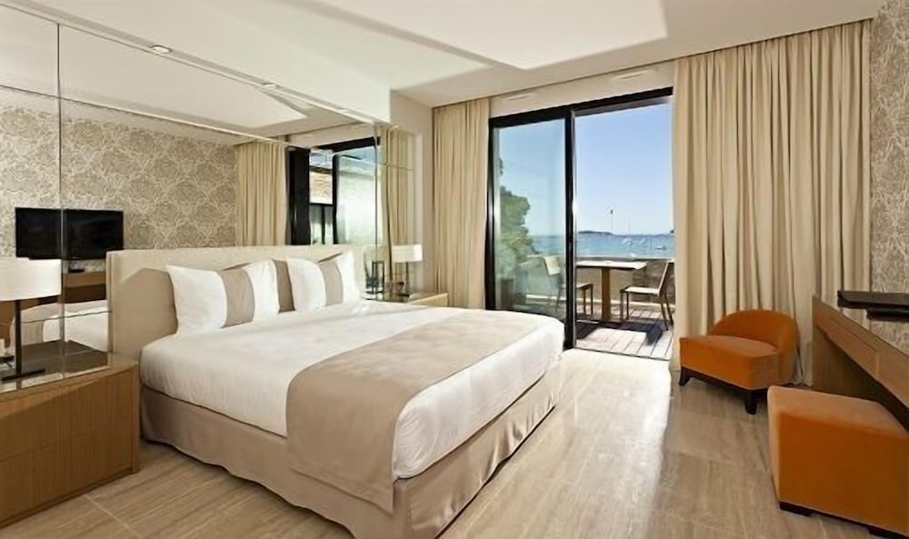 Hostellerie La Farandole 14/71