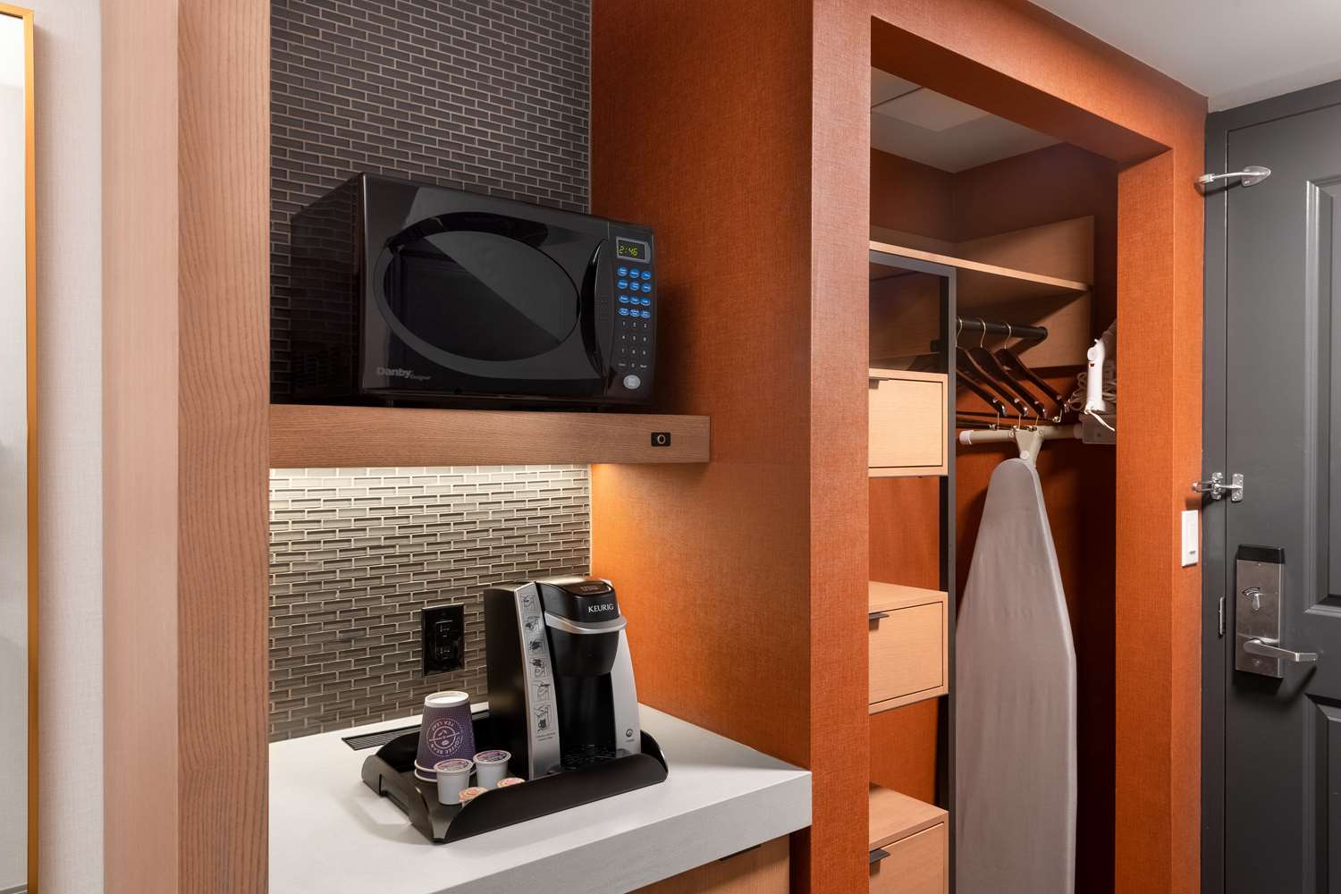 Evolution, King Bed، Hilton Garden Inn Toronto Airport 5/5