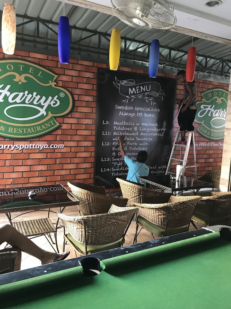 Harrys Hotel Bar & Restaurant 2/45
