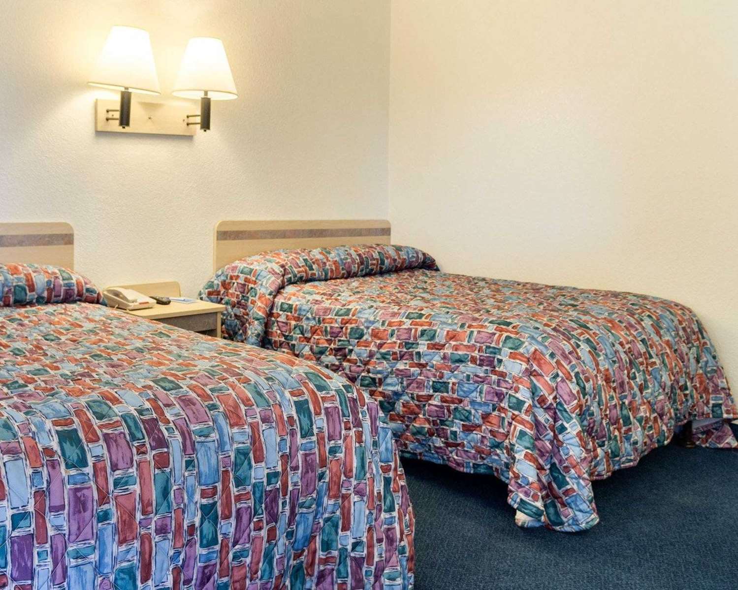 Room at Express Inn Near Columbus Airport, COLUMBUS - OH