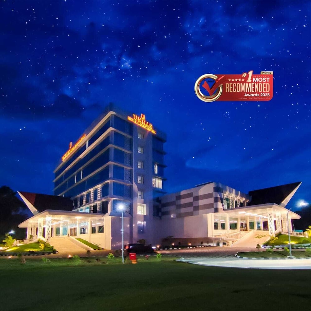 Unhas Hotel and Convention 1/50