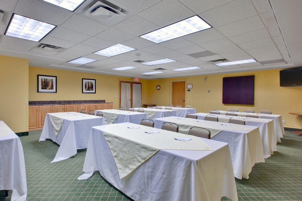 Holiday Inn Express Dryden 48/57