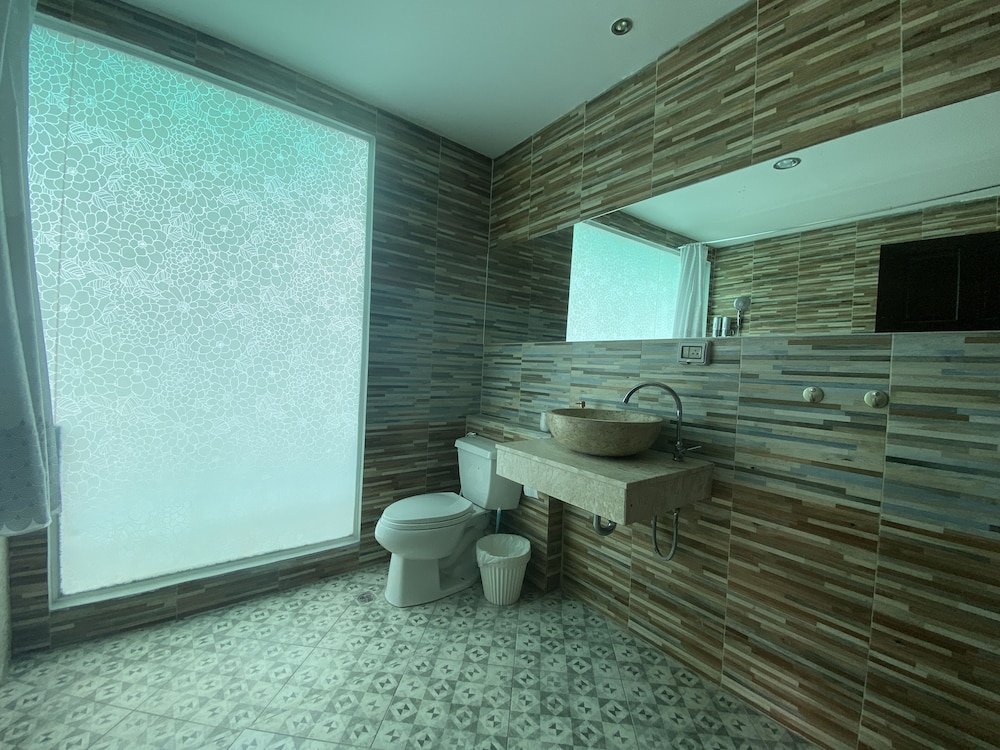 77 Patong Hotel & Spa 25/50