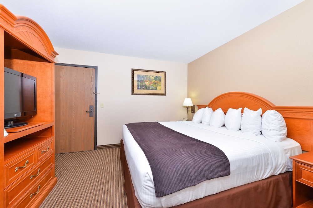 Revel Hotel Minot, SureStay Collection by Best Western 13/66