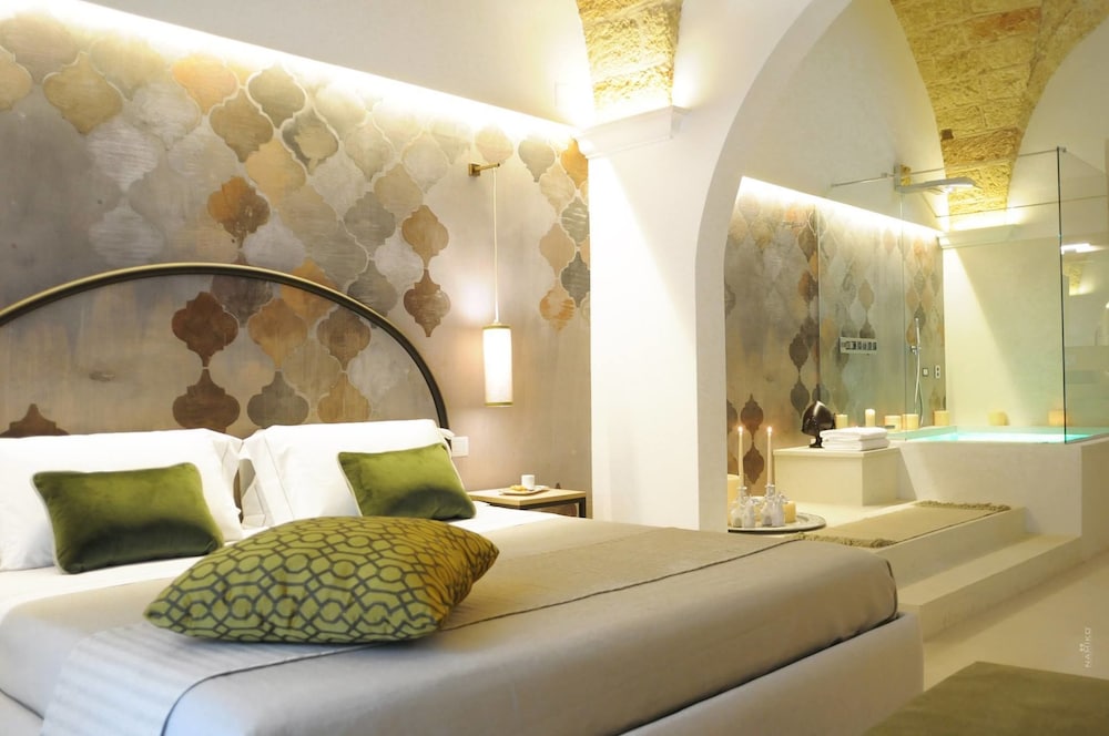 PRESIDENTIAL, SUITE, JETTED TUB