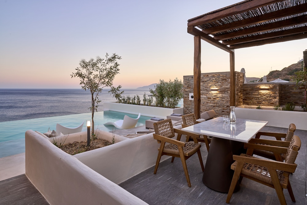 Ios Grand Pool Suites 31/50
