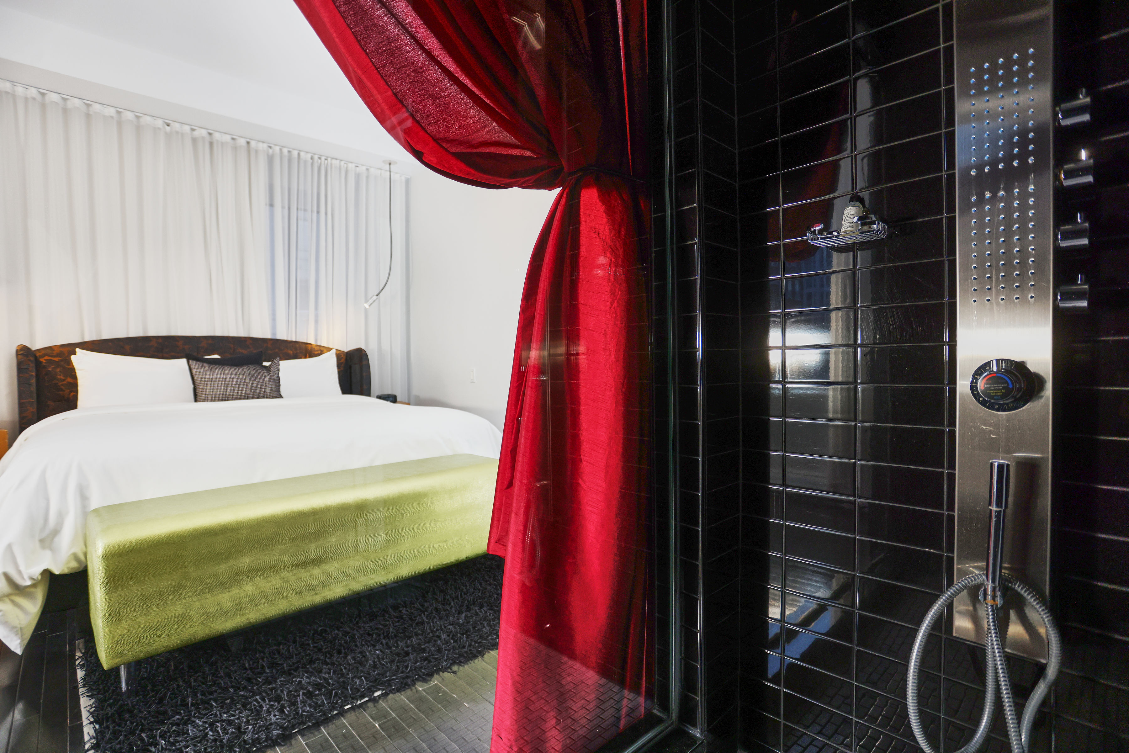 Boudoir, Queen Bed