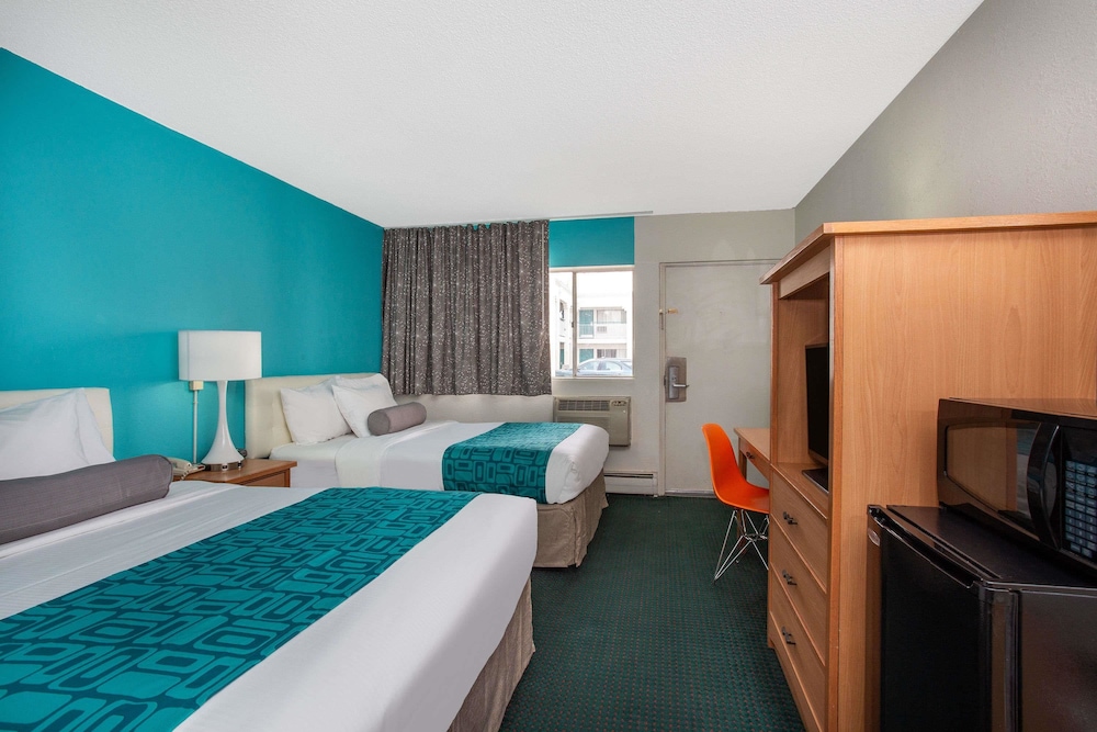 Howard Johnson By Wyndham Colorado Springs 15/33
