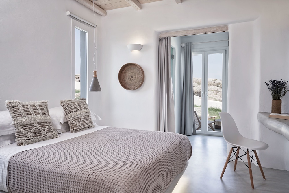 3 BEDROOMS, ELEGANT, VILLA, SEA VIEW, PRIVATE POOL