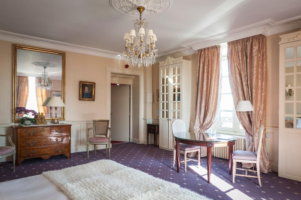 Chateau D'Apigne Rennes 32/50