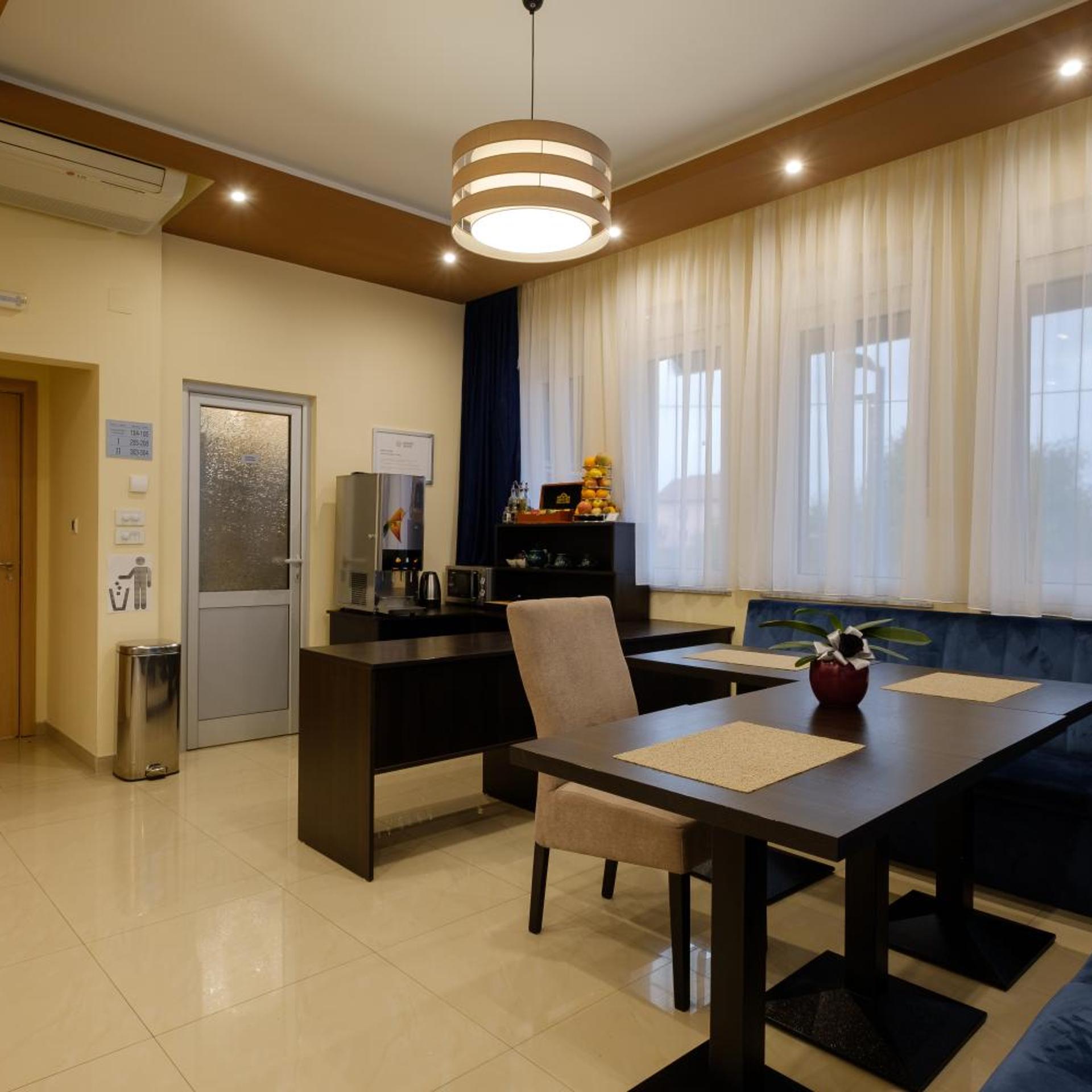 Airport Garni Hotel Belgrade 46/58