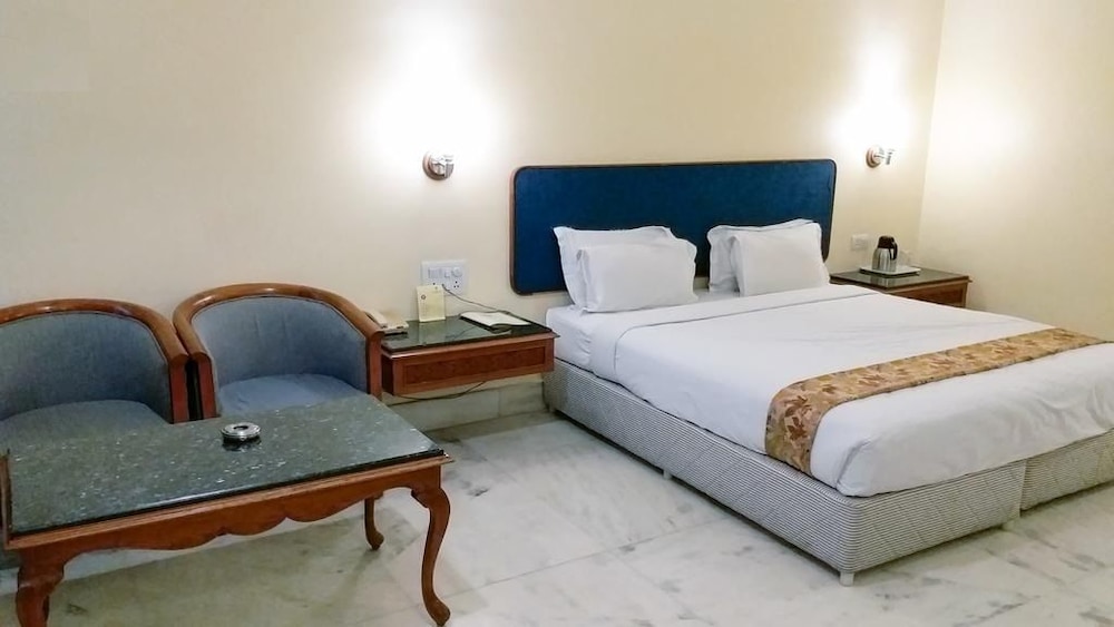 WOODLANDS HOTEL 21/50