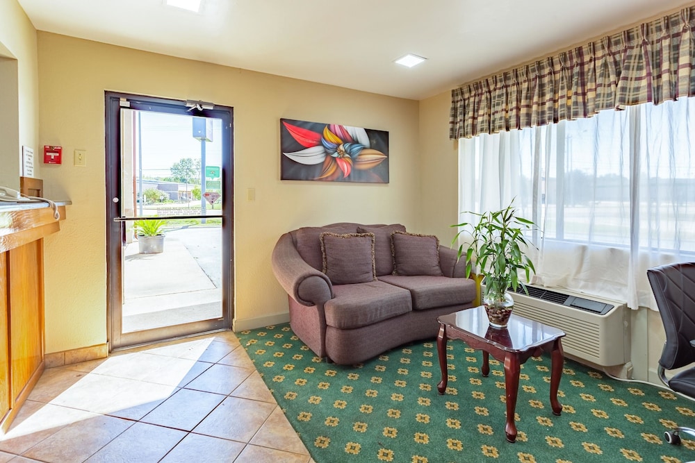 Econo Lodge Ripley 22/30