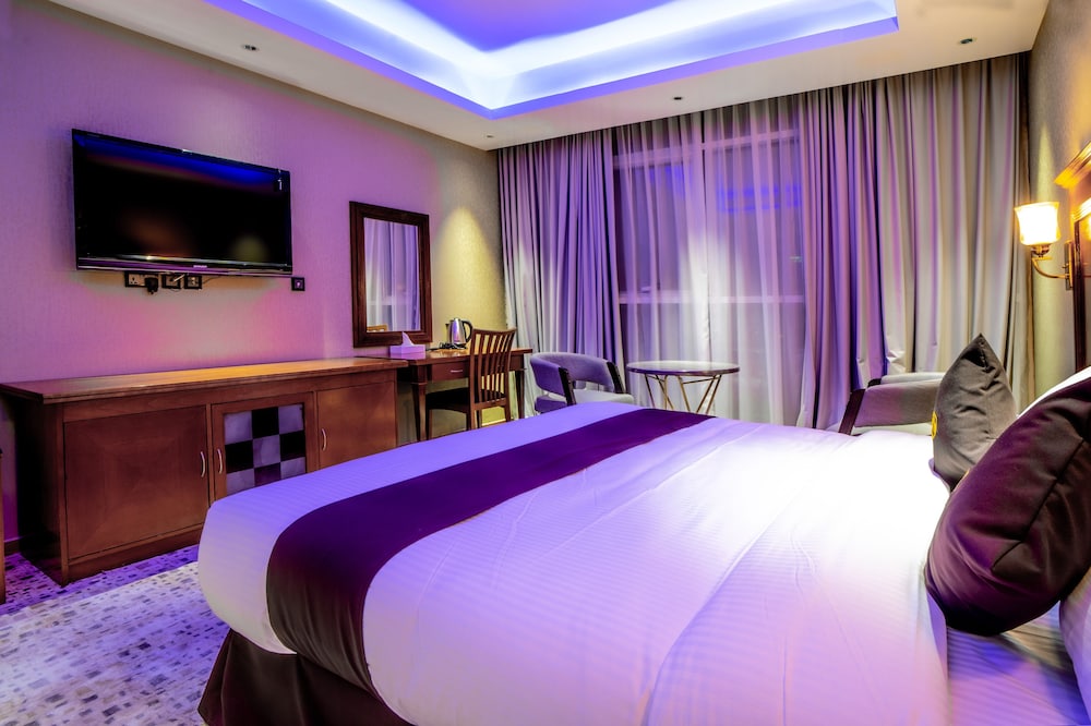 Raha Grand Hotel (ex Hive Hotel) 17/27