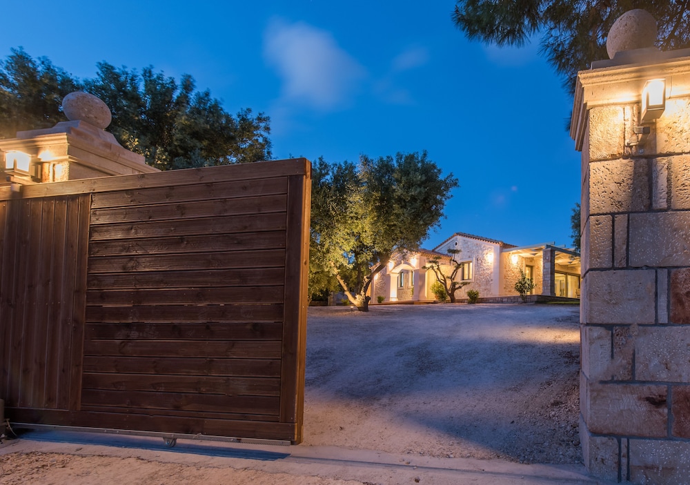 Artina Luxury Villa 18/50