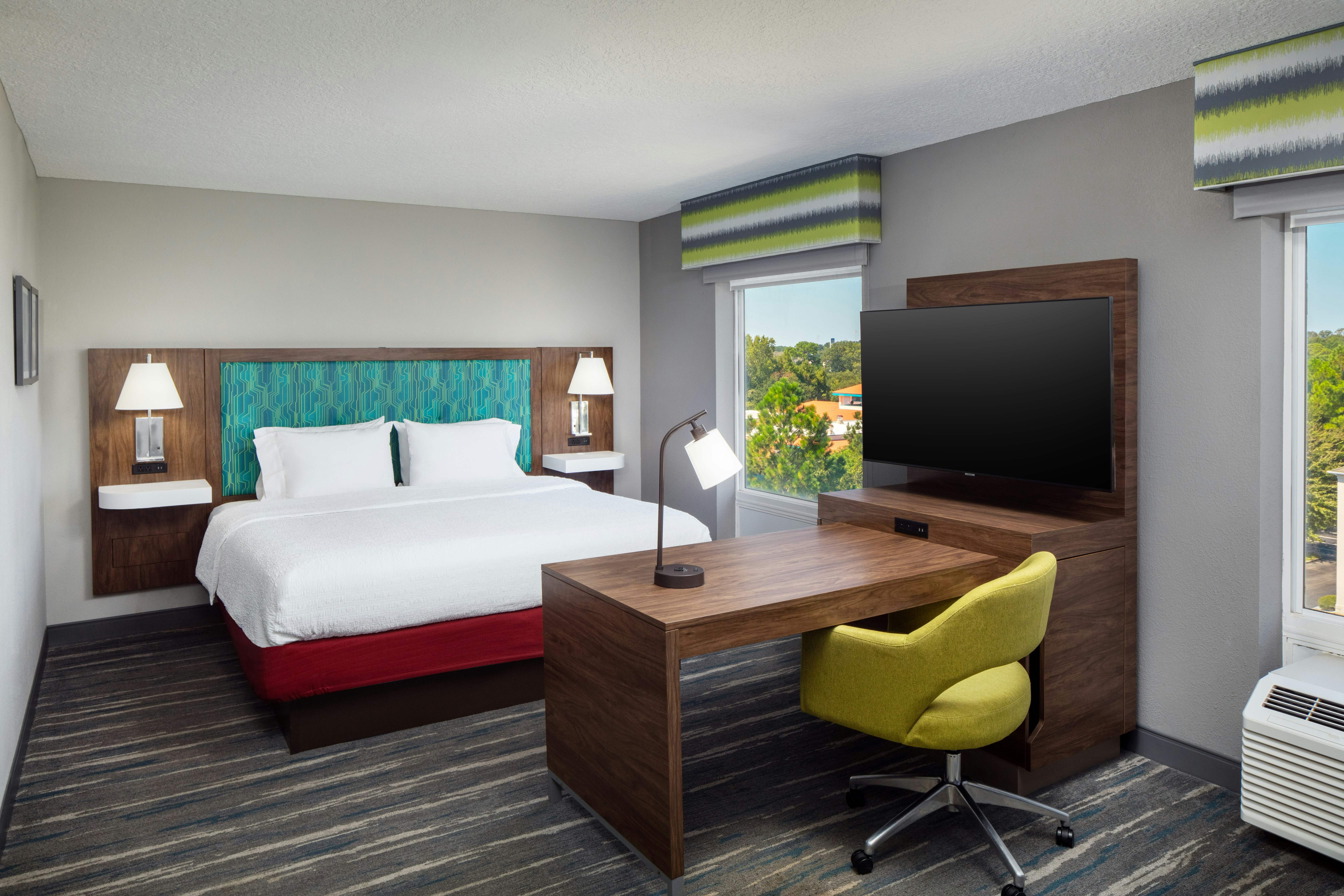 STUDIO, SUITE, KING BED