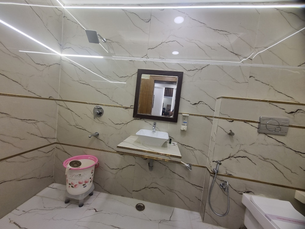 Muskan Hotel 37/48