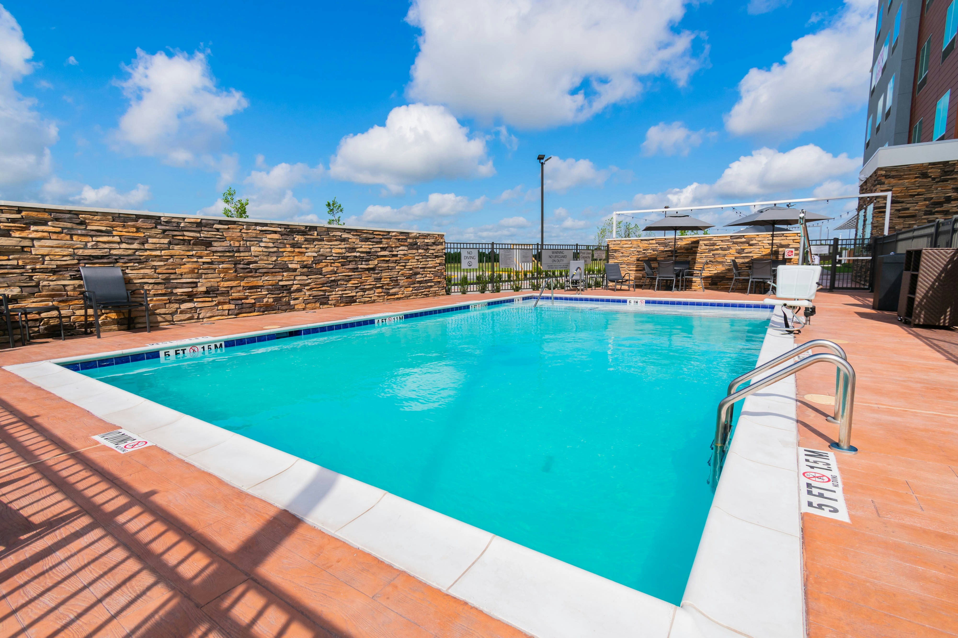 Fairfield Inn & Suites by Marriott Houston League City 1/5