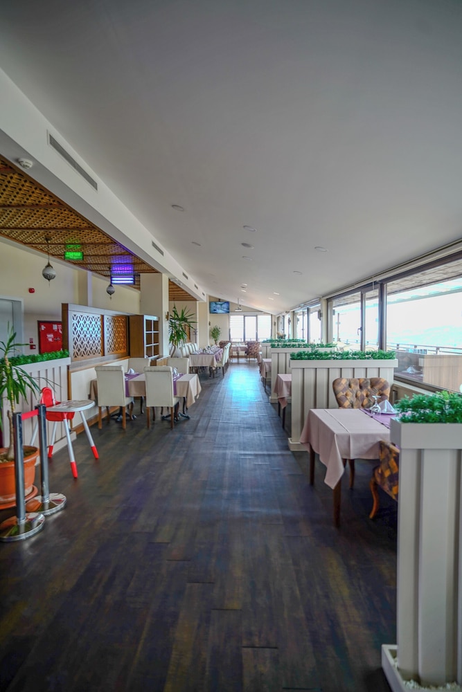 Sera Lake Resort 68/75