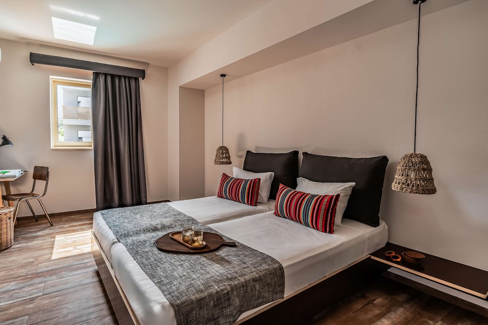 جناح جونيور بسرير كوين مع سرير سحّاب إضافي مع أريكة، Cooks Club Hersonissos - Adults Only 6/10