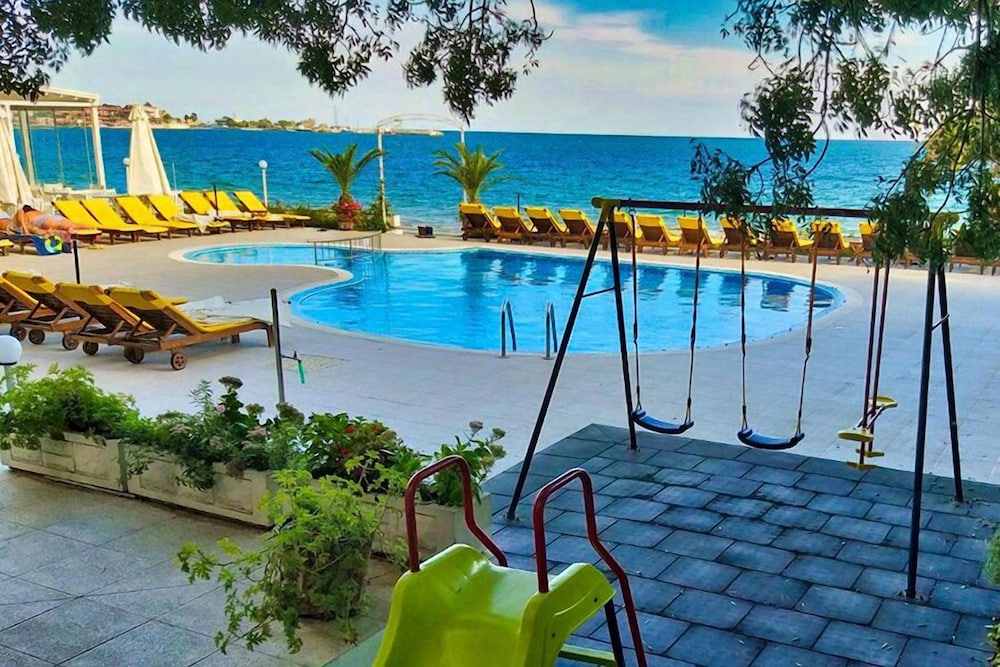 Aphrodite Hotel 8/73