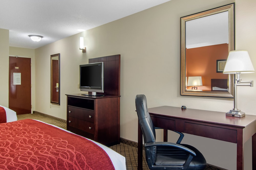 Comfort Inn & Suites Canton Riverstone Area 14/30