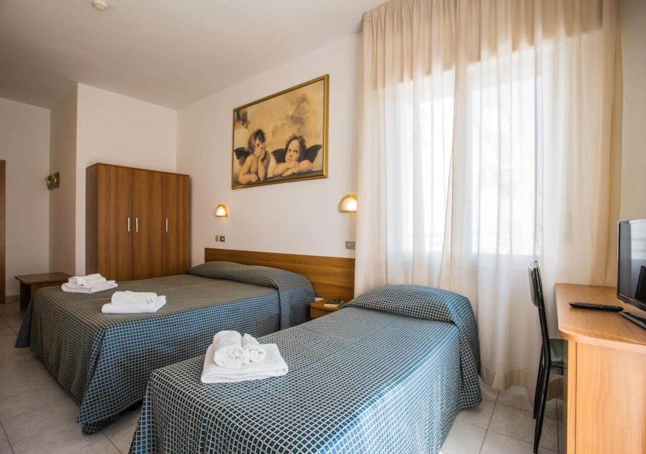 Deluxe, Double Bed, Side Sea View