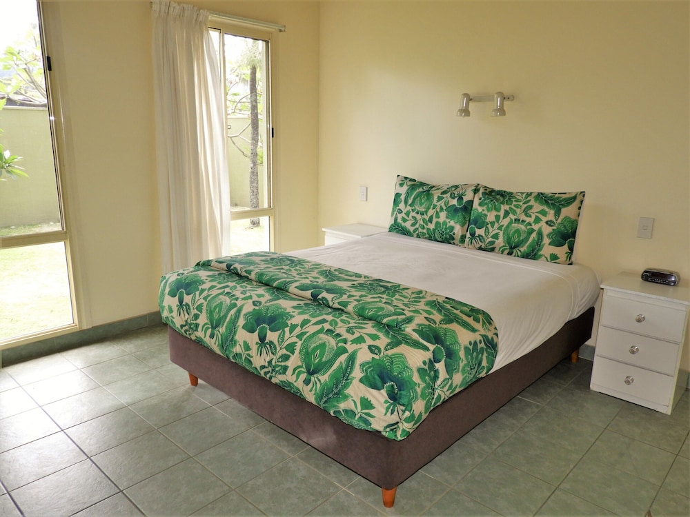 3 Bedrooms, Garden Villa, King and Twin Beds, Queen Bed، Edgewater Resort 2/10
