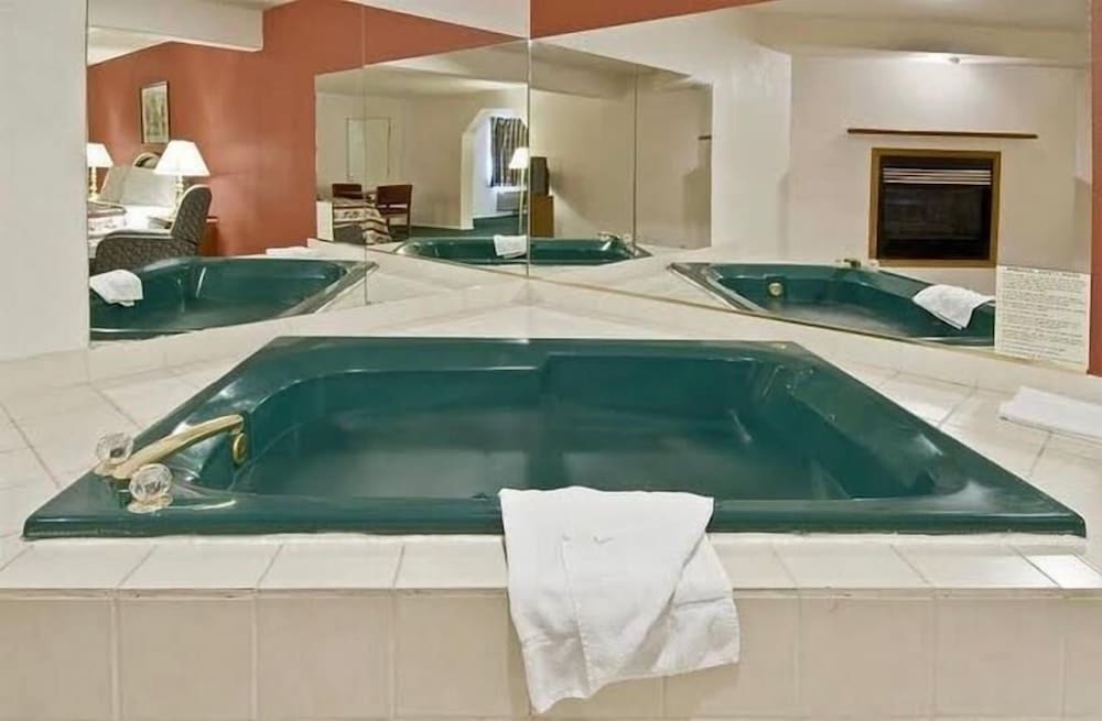 Travel Inn & Suite 18/37