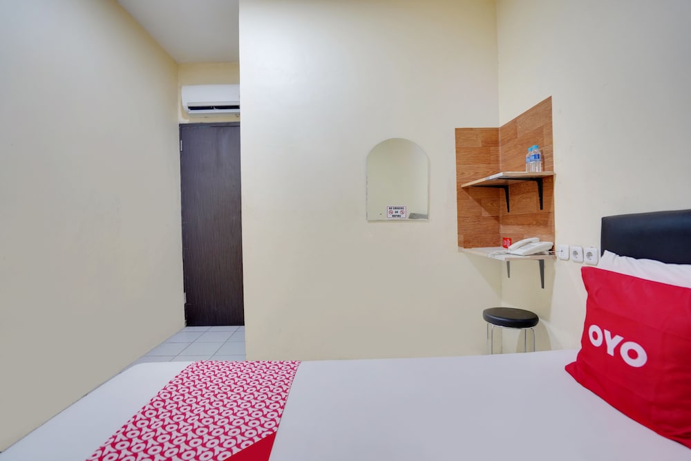 RedDoorz Plus near Galaxy Mall 9/39