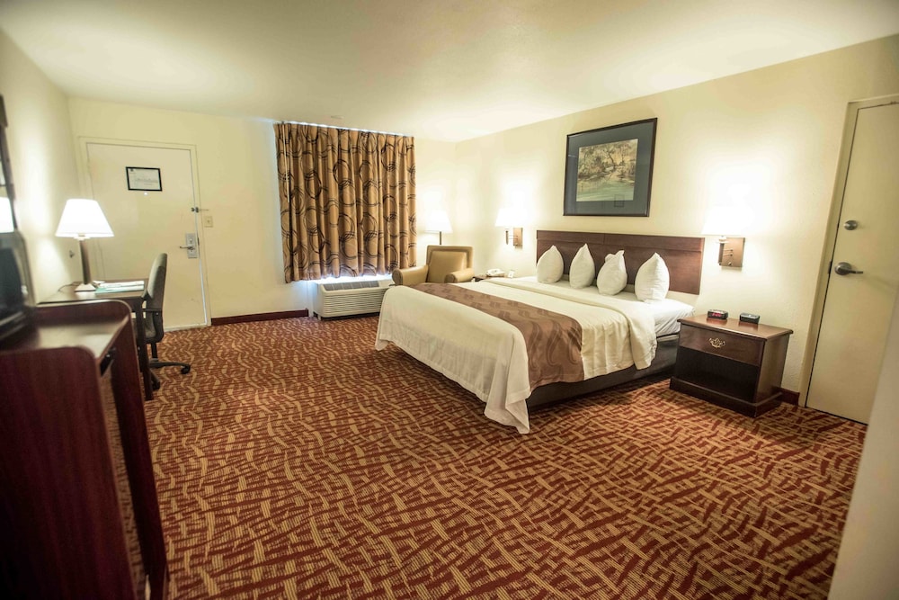 Quality Inn At Town Center 7/34