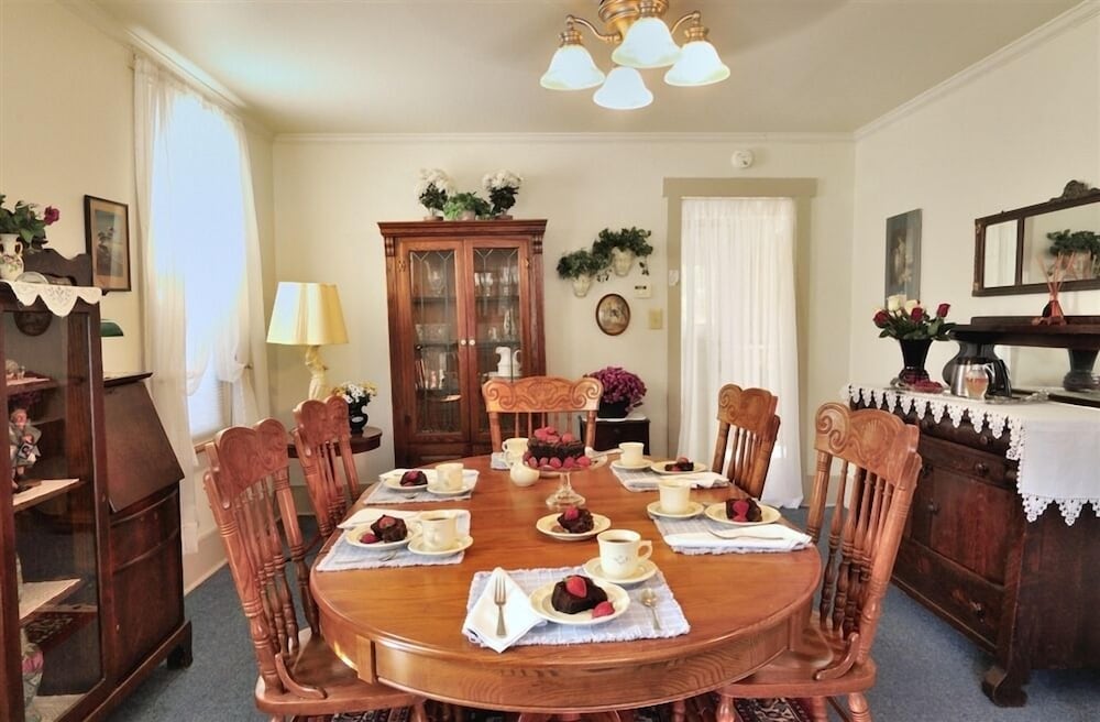 The Queen, A Victorian Bed and Breakfast 50/74