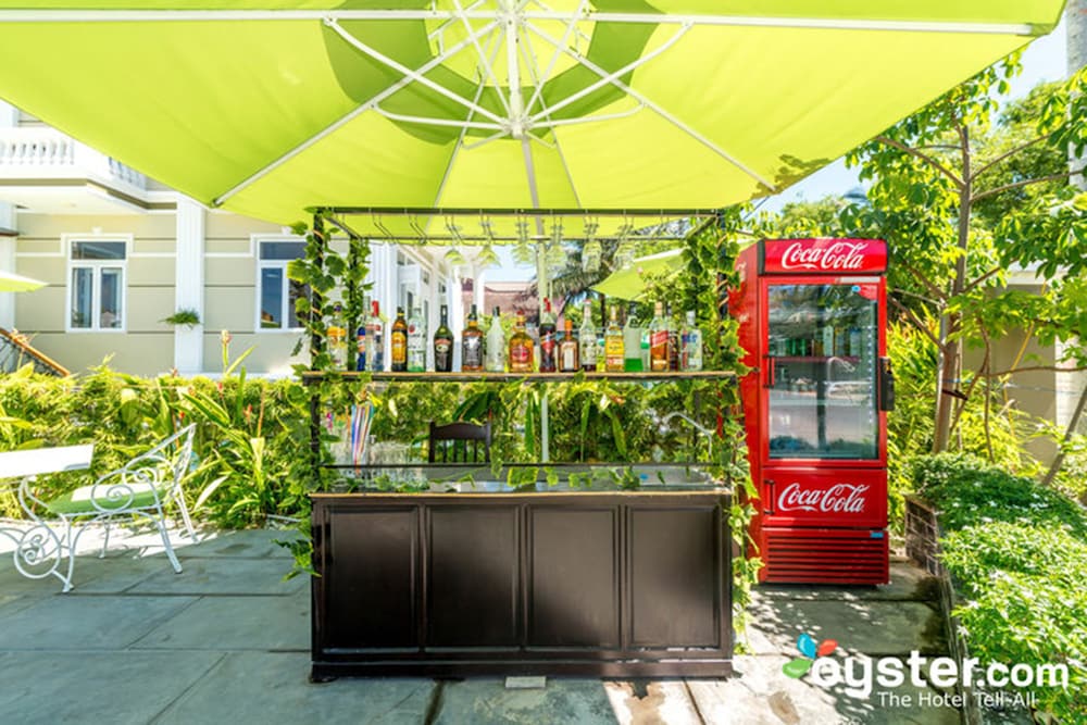 Golden Bell Backpacker Hotel and Pool Bar 14/59