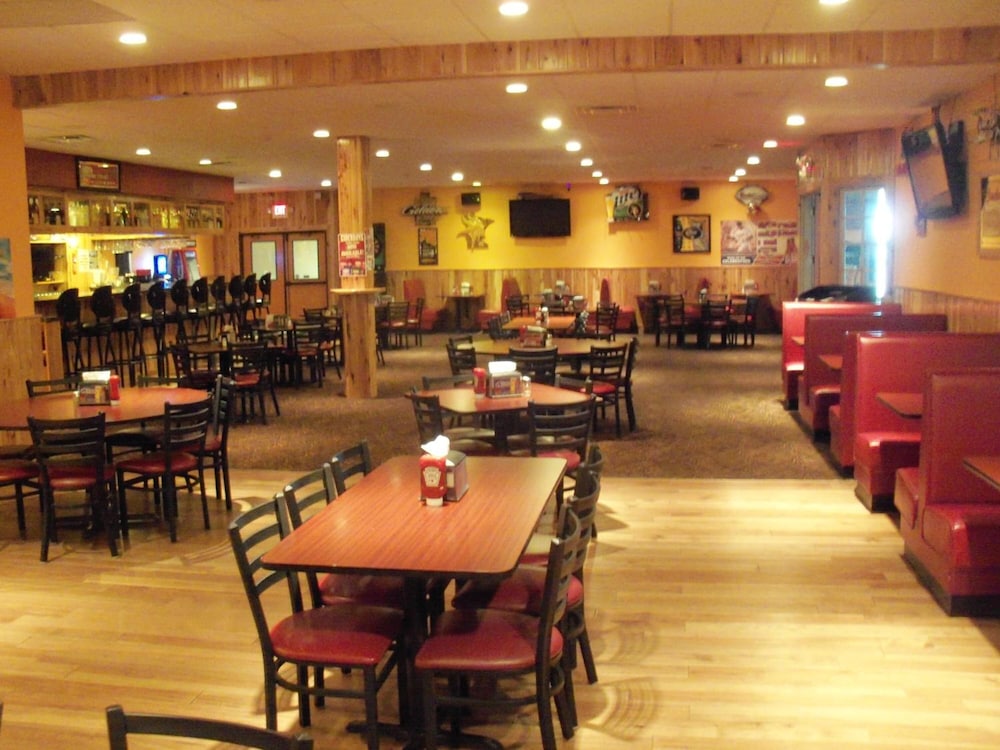 Norwood Inn And Suites 15/17