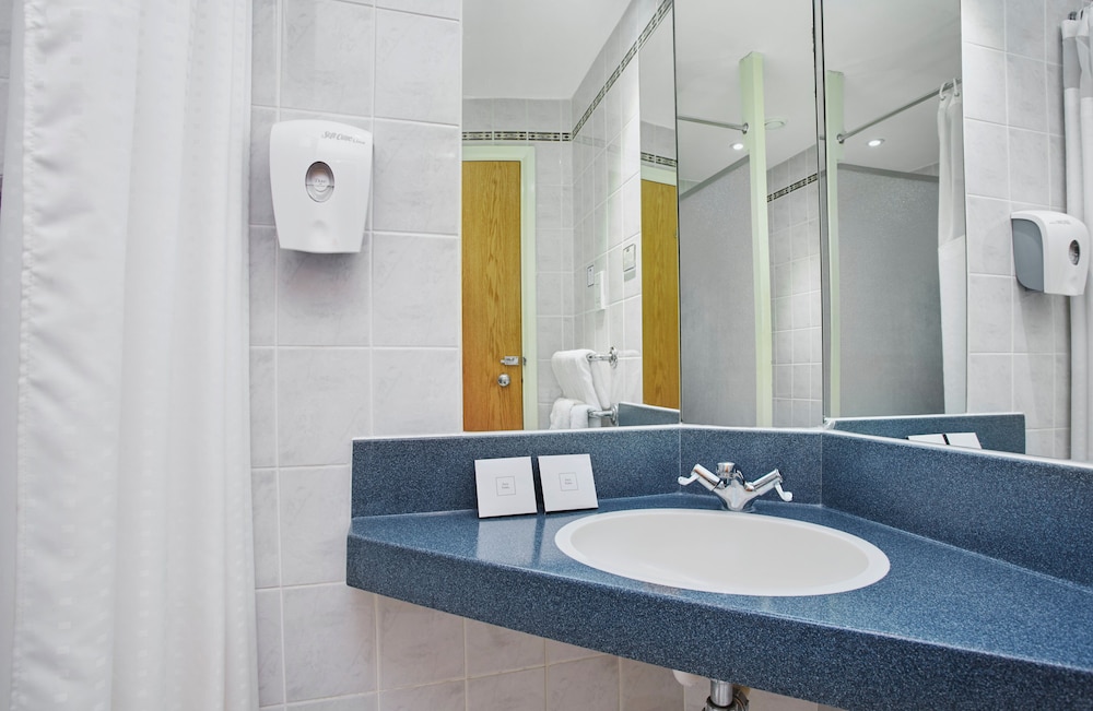Holiday Inn Express London - Victoria by IHG 66/69