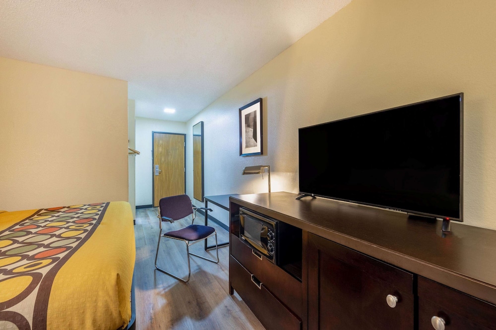 Super 8 By Wyndham El Dorado 14/32