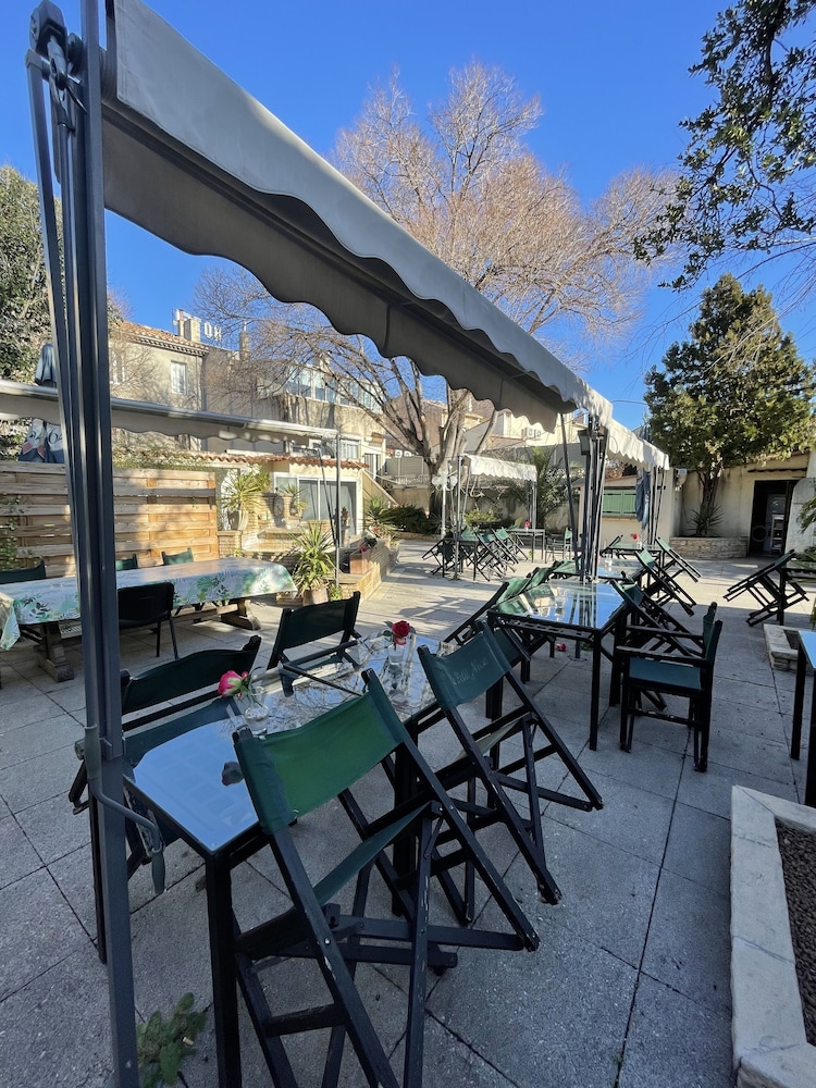 Hotel Les Cigalons 6/25