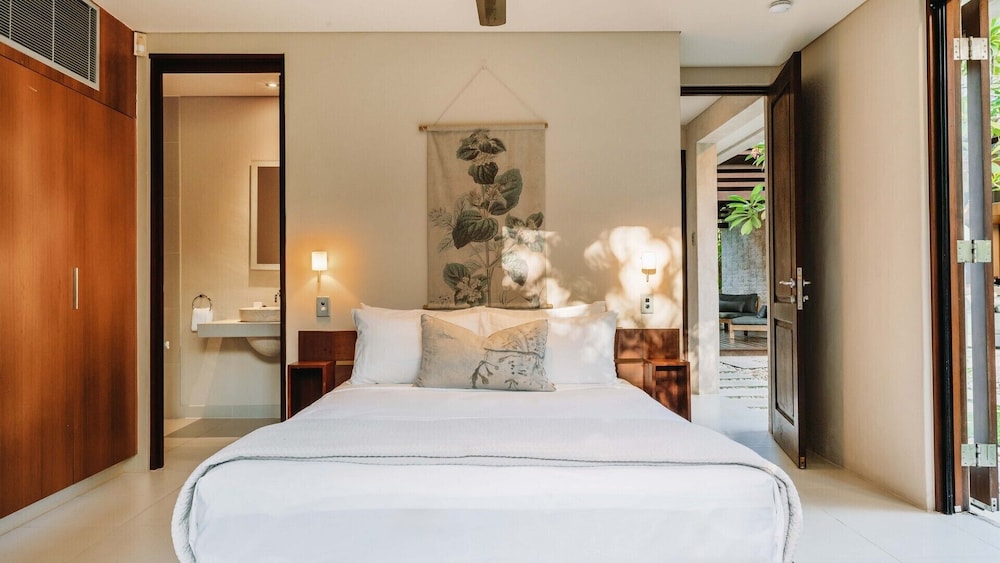 4 BEDROOMS, GRAND, MASTER, VILLA